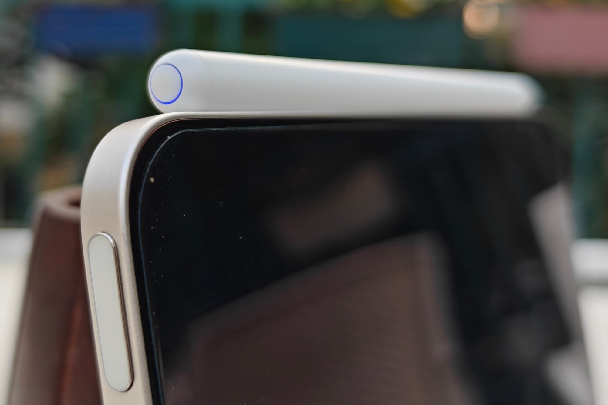 Close up view of top button on the ESR Geo Digital Pencil.
