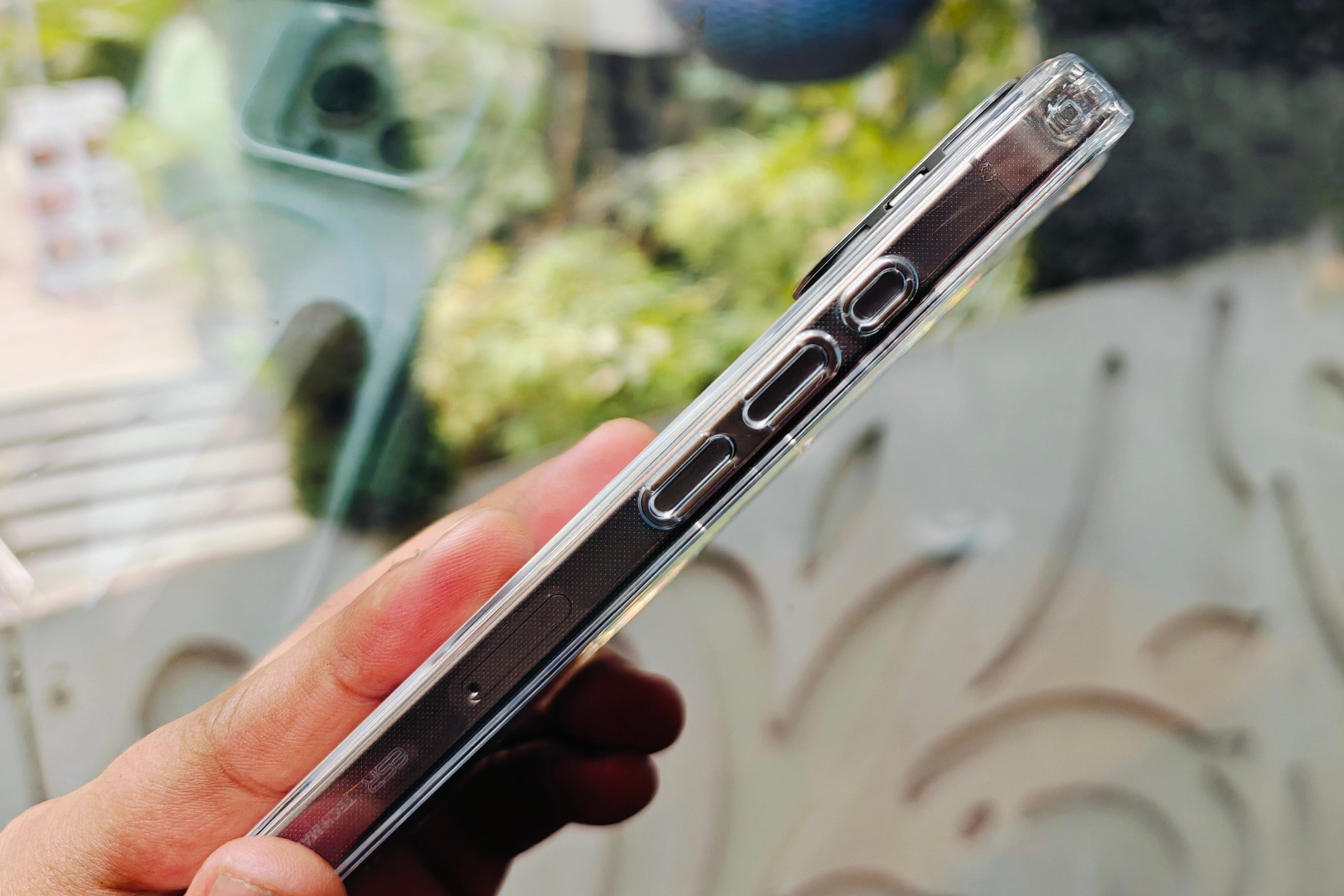 Side profile showing buttons on the ESR Halo Lock case.