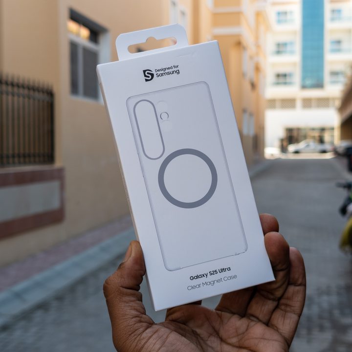 The box for the Galaxy S25 Ultra Clear Magnetic Charging Cover