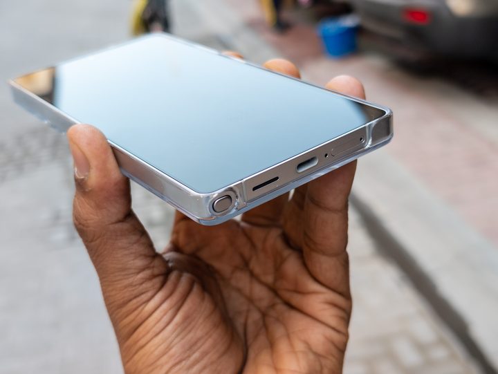 The USB port on the Galaxy S25 Ultra Magnetic Charging Cover attached to the phone in the hand