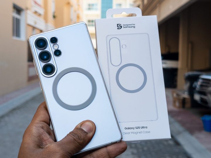 The The back of the Galaxy S25 Ultra Magnetic Charging Cover attached to the phone and the box