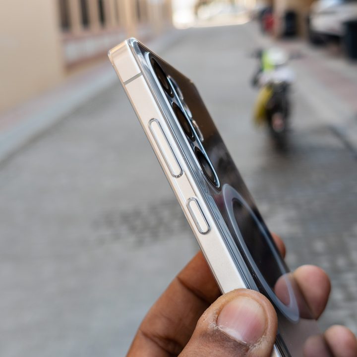 The side buttons on the Galaxy S25 Ultra with the Magnetic Charging Cover attached in the hand