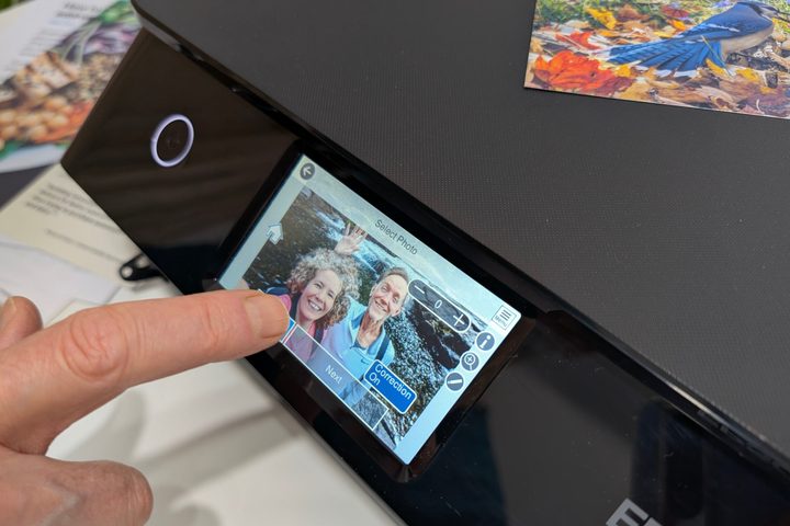 The Expression Photo XP-8800's color display shows large previews and is easy to navigate.