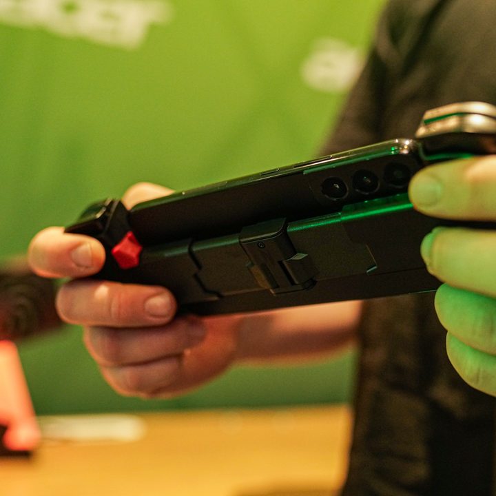 acer-ces-2025-handheld-12