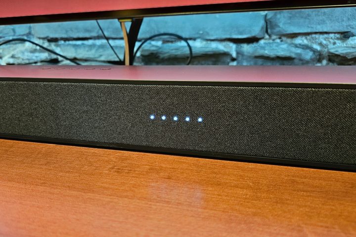 Amazon Fire TV Soundbar Plus: LED indicators.