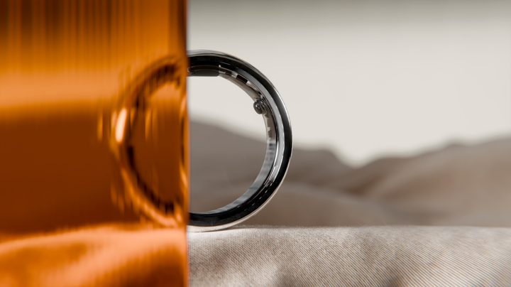 Circular Ring 2 in Black.