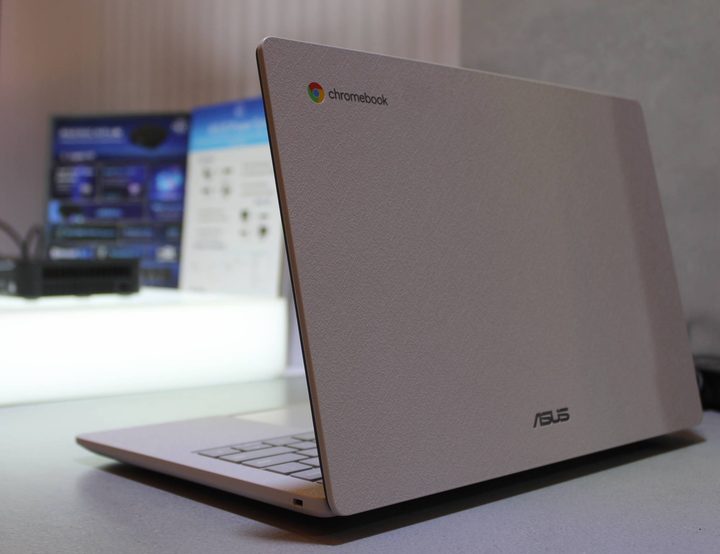 The back of the Asus Chromebook CX1.