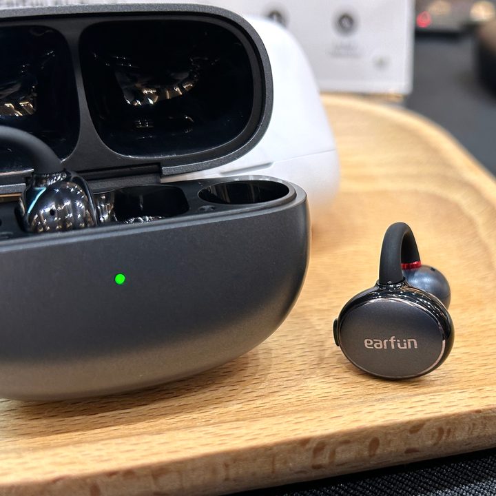 Earfun Clip.