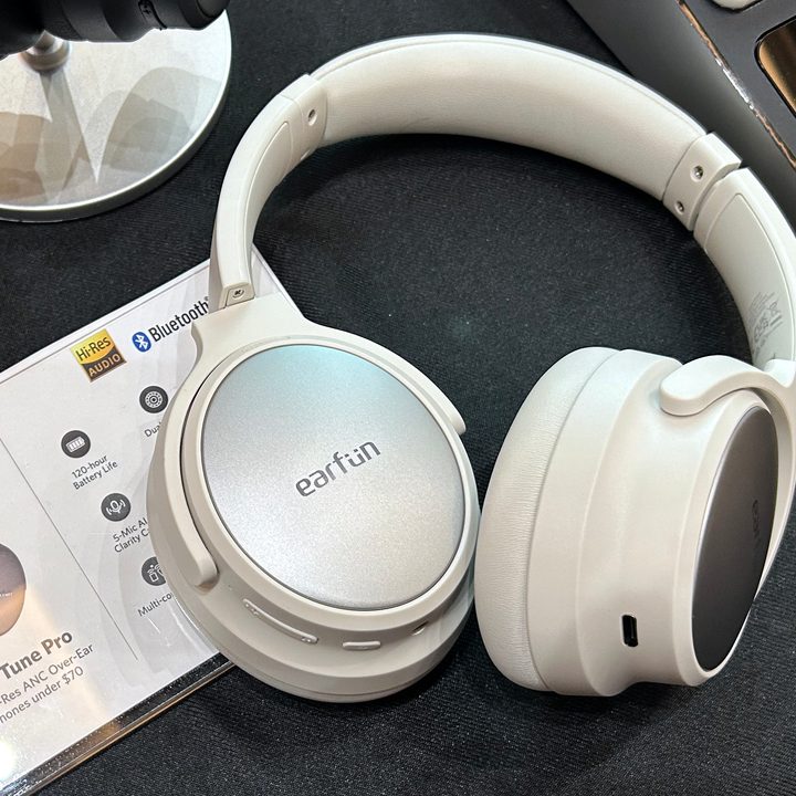 EarFun Tune Pro.