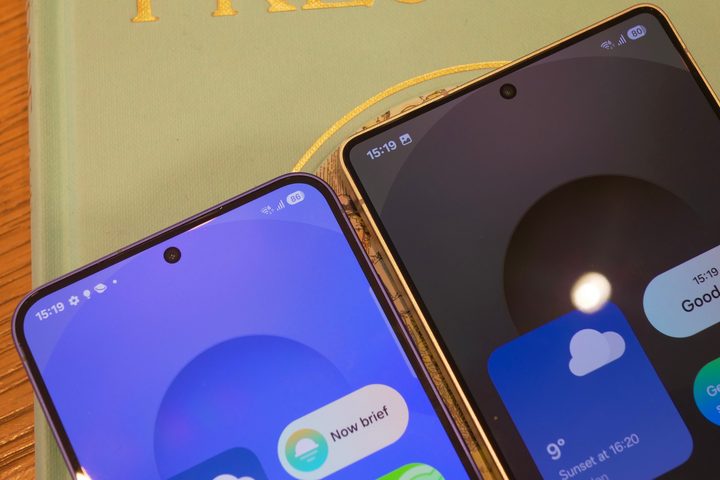 The corner of the screens on the Samsung Galaxy S25 Ultra and Galaxy S25.