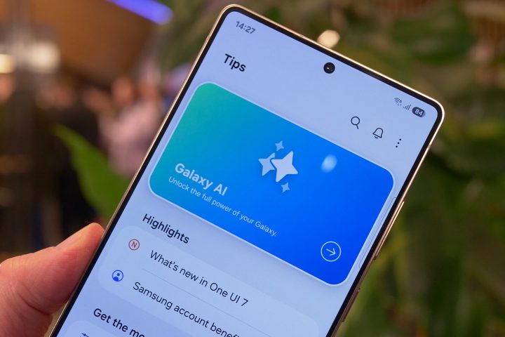 The Samsung Galaxy S25 Ultra with the Galaxy AI screen.