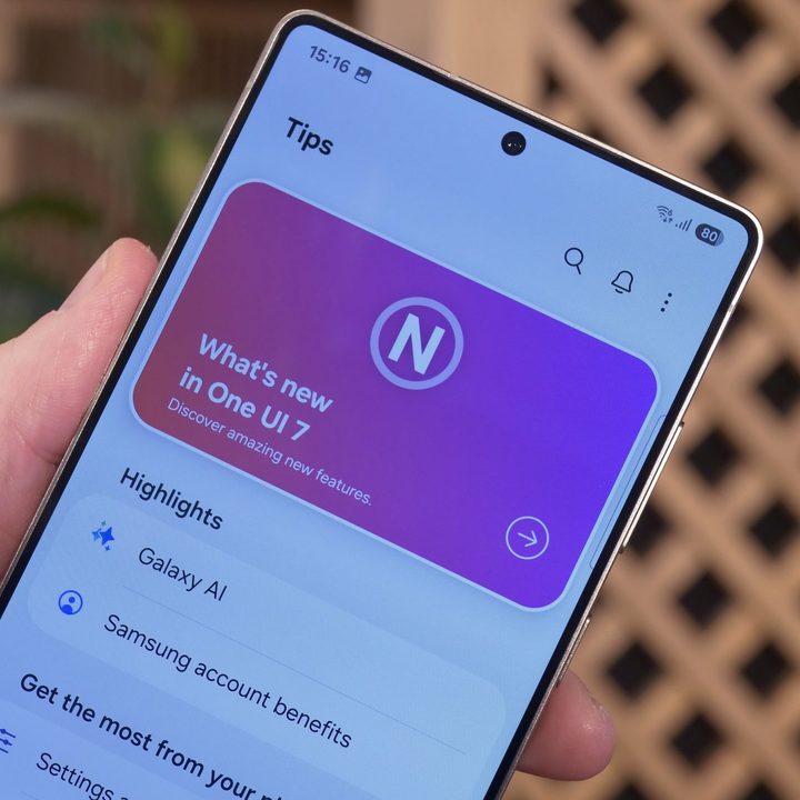 The Samsung Galaxy S25 Ultra with the Galaxy AI screen.