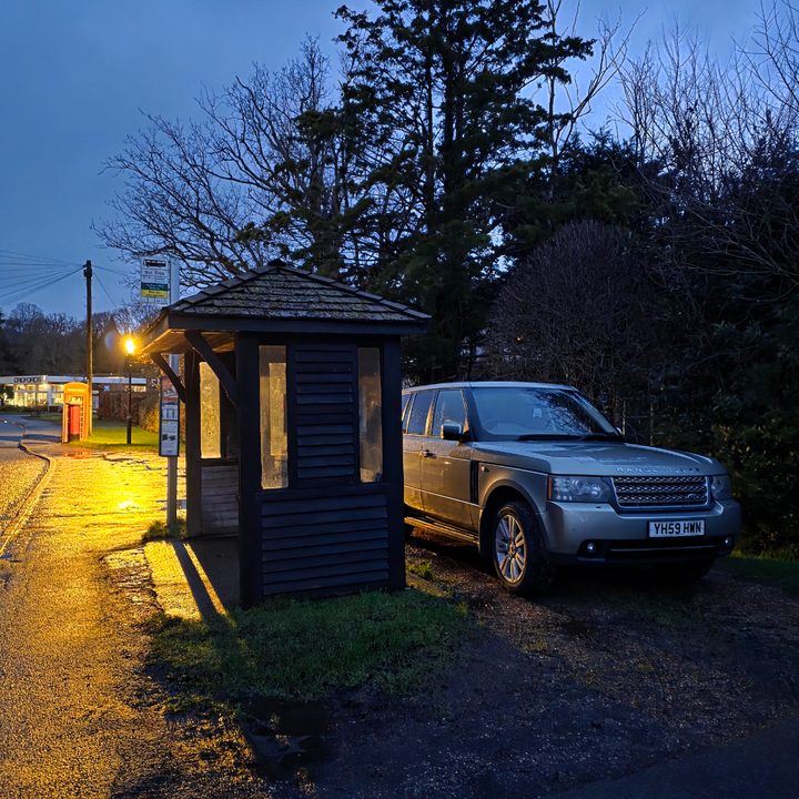 A photo taken with the Samsung Galaxy S25 Ultra camera at night.