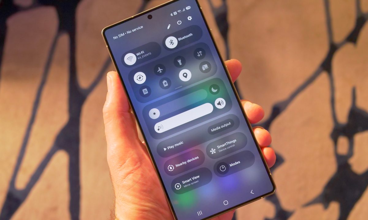 The Samsung Galaxy S25 Ultra's Quick Settings screen.