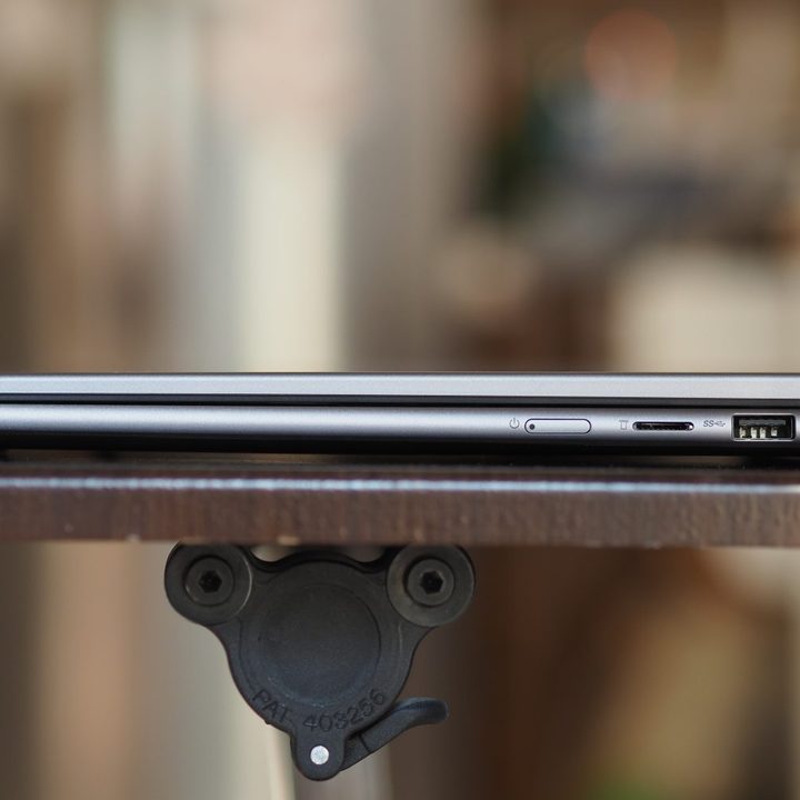 Lenovo Yoga 7 2-in-1 16 right side view showing ports.