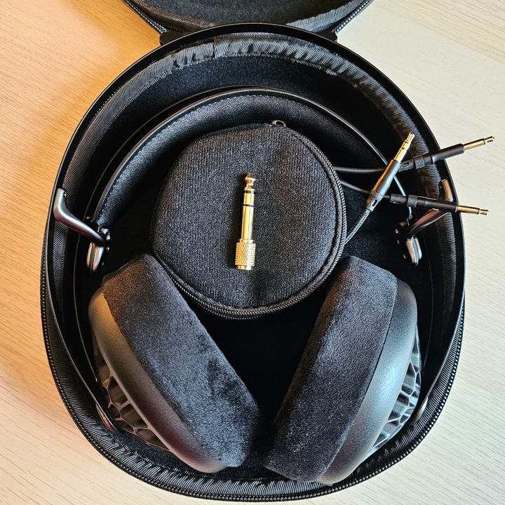 Meze Audio 105 AER in case.