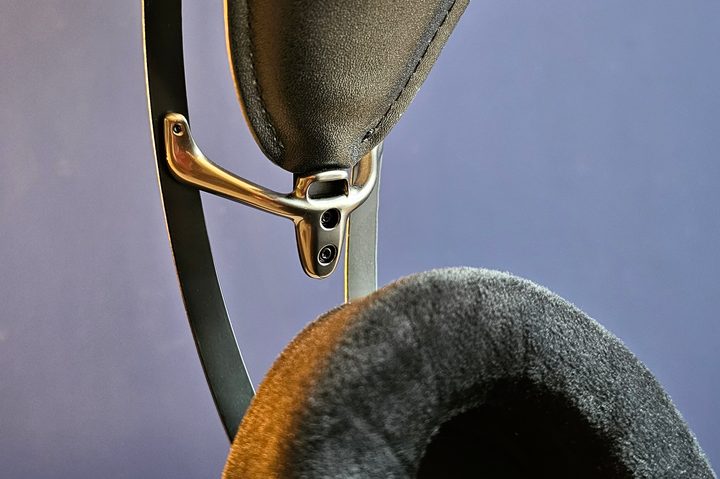 Meze Audio 105 AER: headband detail.