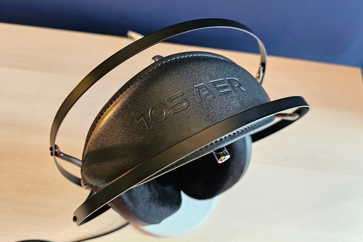 Meze Audio 105 AER: top view.