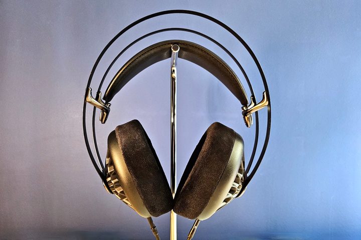Meze Audio 105 AER: front view.