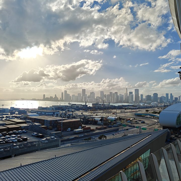 Photo of a sunset in Miami, taken with the OnePlus 13R.