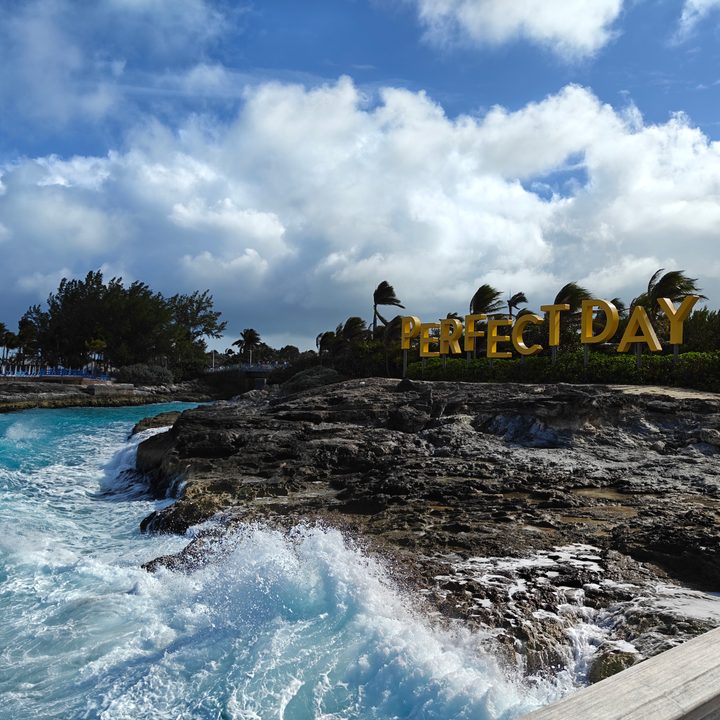 Picture of CocoCay beach, taken with the OnePlus 13R.