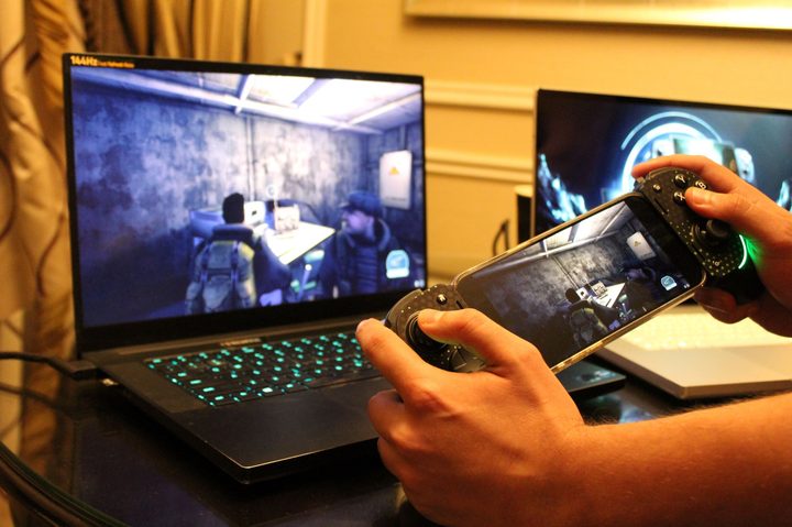 A player demos Razer Remote Play on a mobile device.