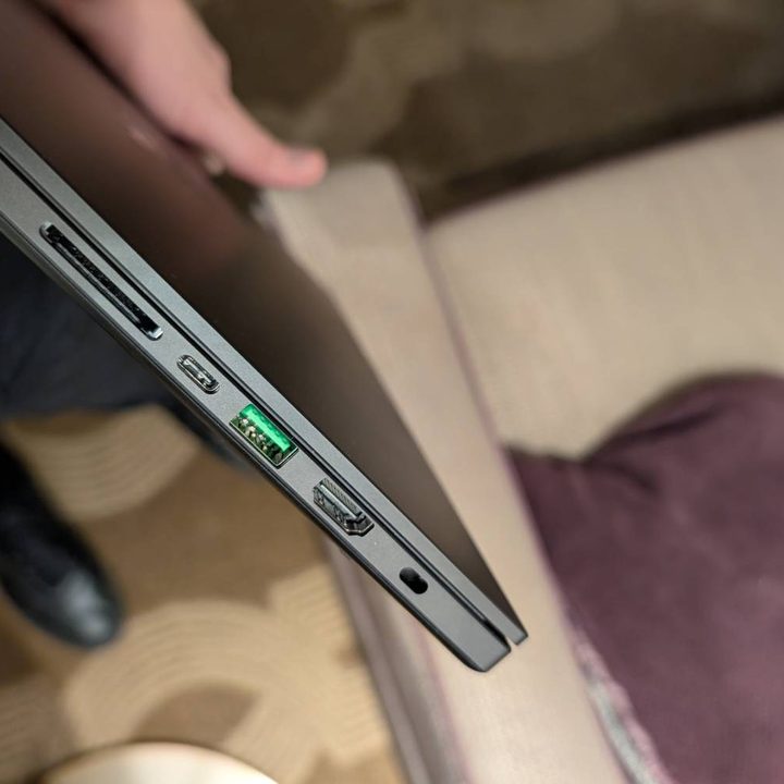 razer blade 16 converts to amd gets thinner 2025 03