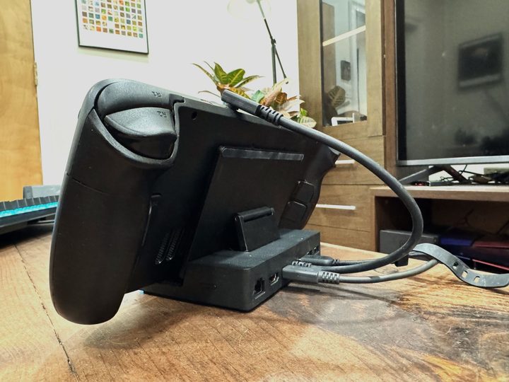 A Steam Deck sits on a Razer dock.