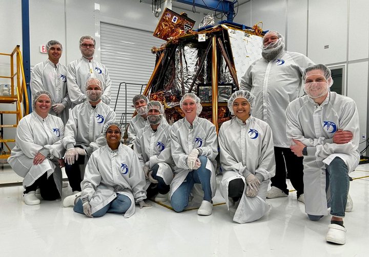 Blue Ghost Mission 1 - Team with Lander in Firefly Clean Room