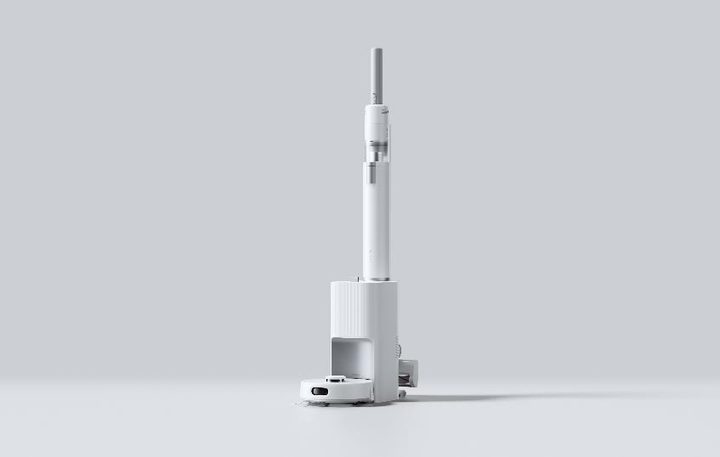 The K10+ Pro Combo with all vacuums in the dock.