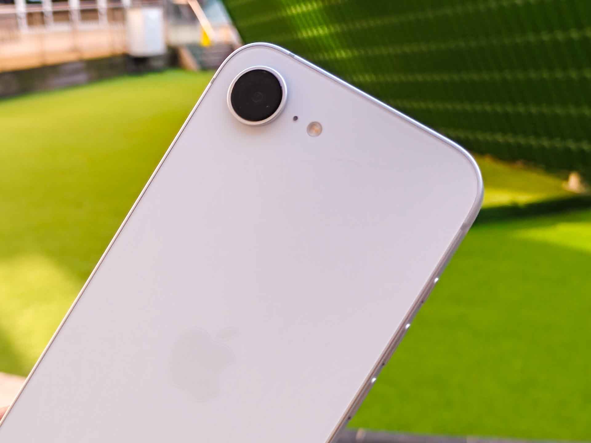 iPhone 16e