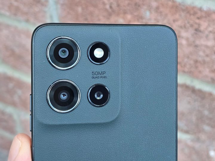 Moto G 2025 rear facing camera array