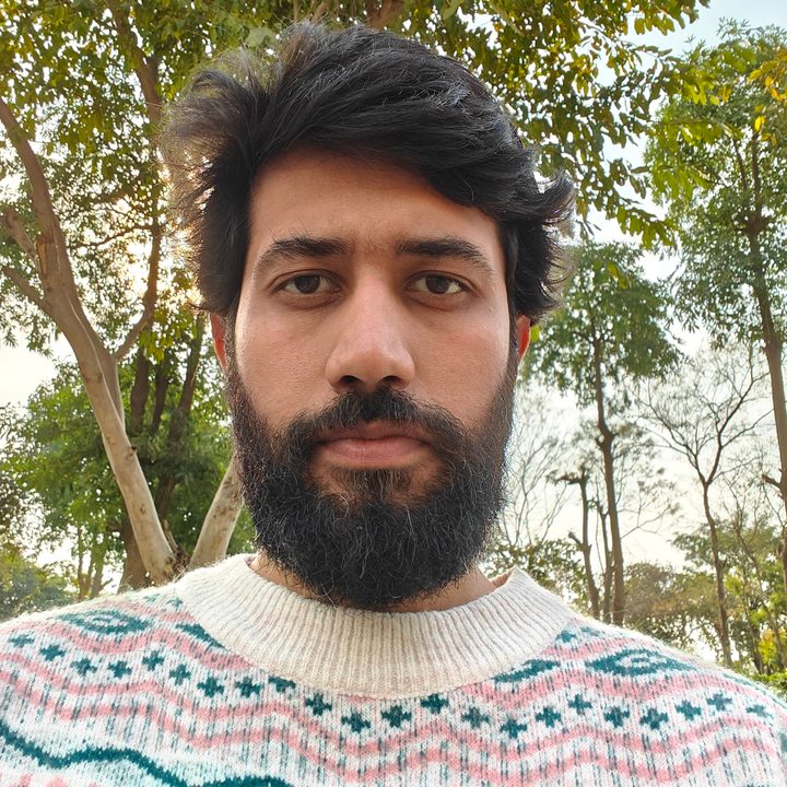 Daylight selfie of a man shot with OnePlus 13R.