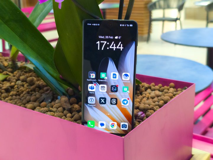 Hero photo featuring the Oppo Find N5 inside a pink planter box