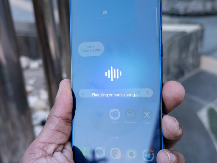 Audio searching in Circle to Search in action on the Samsung Galaxy S25 Plus