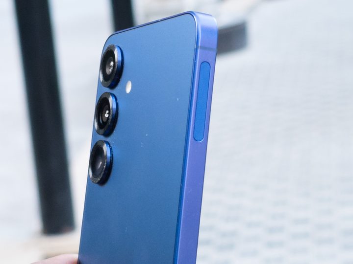 Side profile of the Samsung Galaxy S25 Plus
