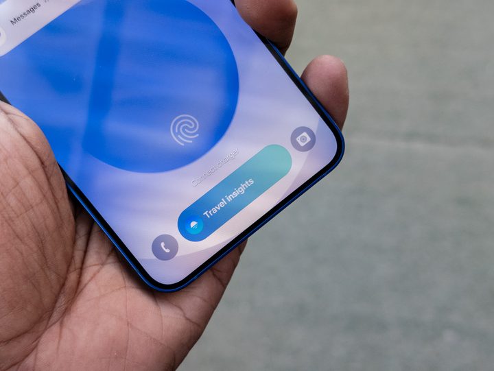 The Now Bar on the lock screen of the Samsung Galaxy S25 Plus
