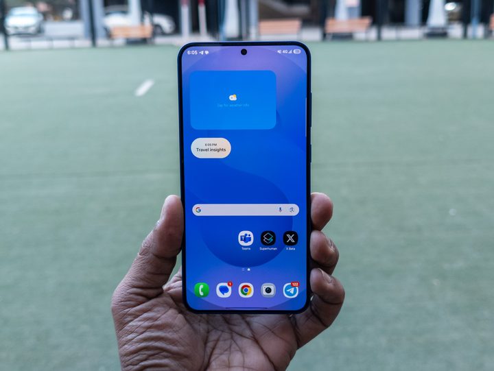 The display on the Samsung Galaxy S25 Plus