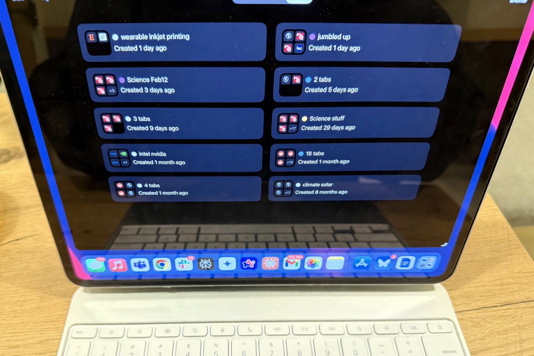 Synced tab groups in two columns on iPads.