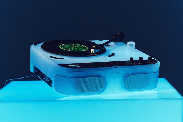 Gadhouse Cosmo Solar turntable in Neptune Blue.