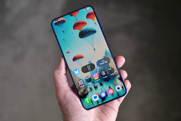 A person holding the Samsung Galaxy S25 Plus.