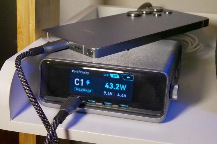 THe Samsung Galaxy S25 Ultra on charge.