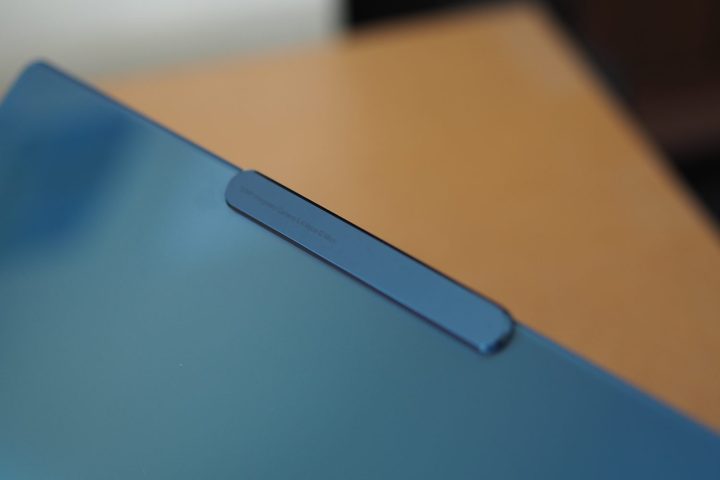 Lenovo Yoga Slip 9i 14 Gen 10 top view showing reverse notch.