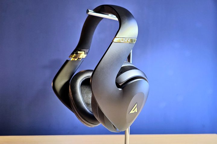 Livv Pro.