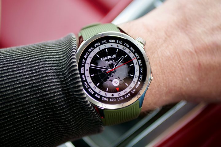 A person wearing the OnePlus Watch 3.