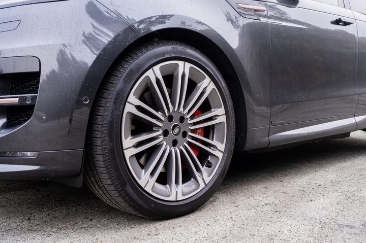 2025 Range Rover Sport wheel
