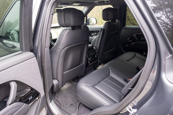 2025 Range Rover Sport second row