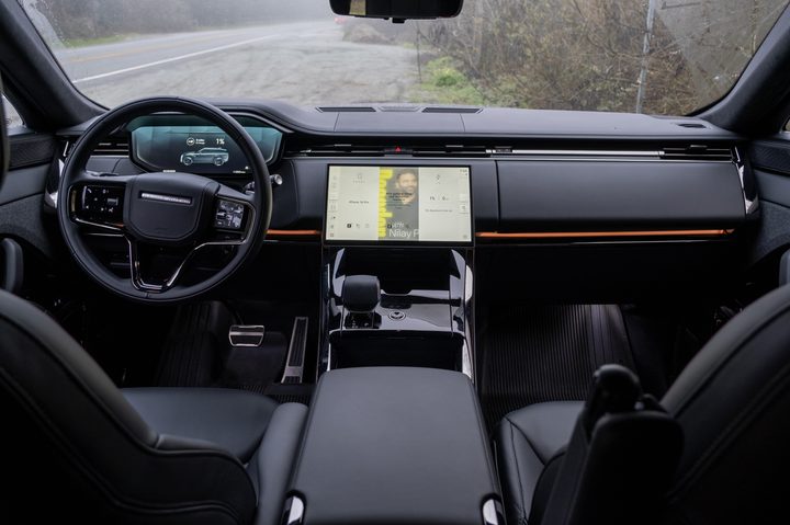 2025 Range Rover Sport front row