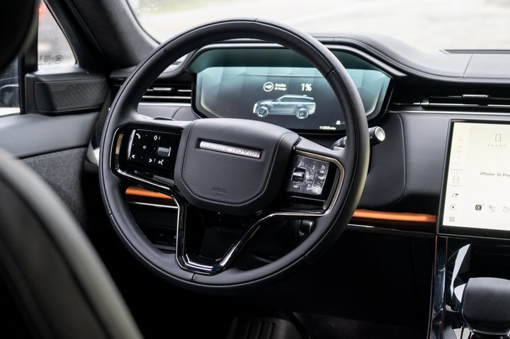 2025 Range Rover Sport steering wheel