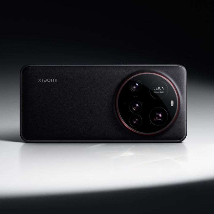 The Xiaomi 15 Ultra in black.